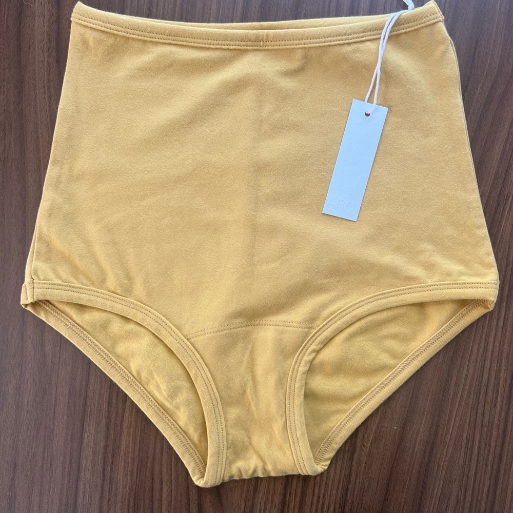 ARQ- High Rise Undies